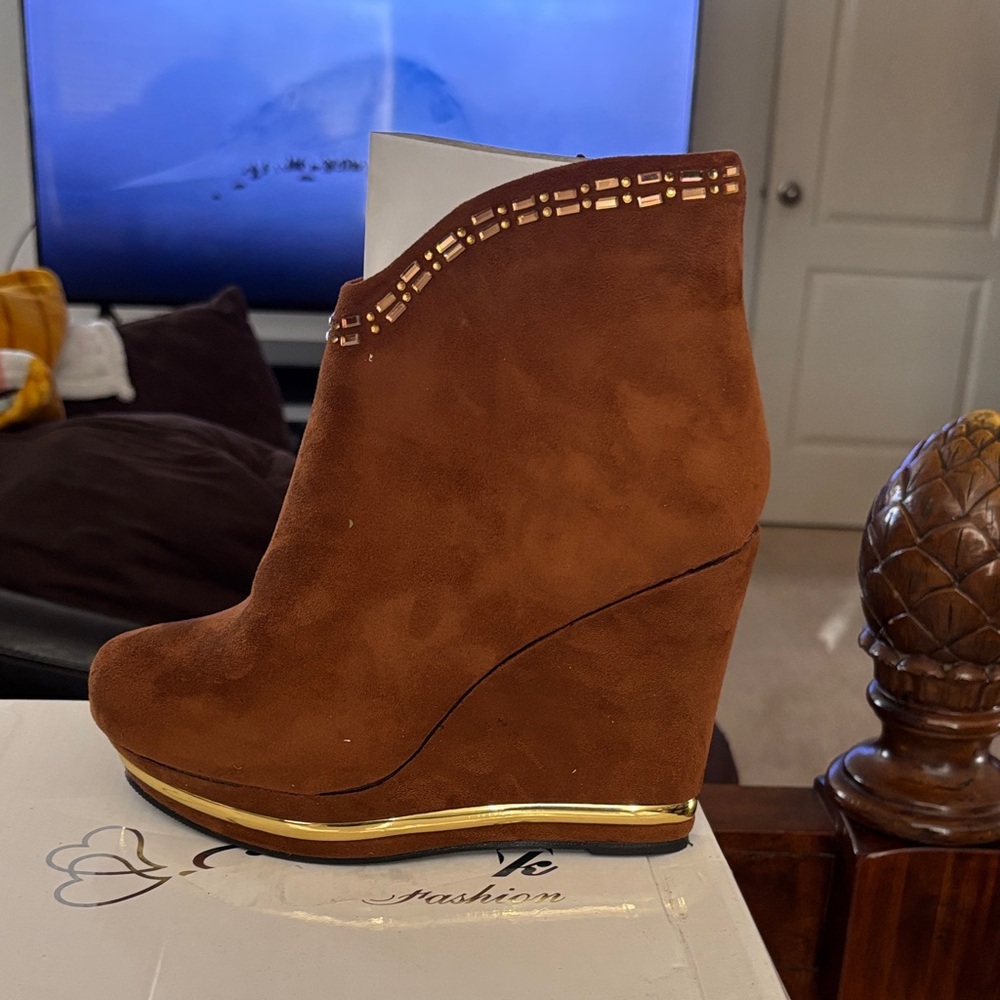 Chic Brown Wedge Ankle Boots with Gold Accents